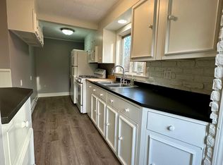 2 Peckham Rd, Little Compton, RI 02837