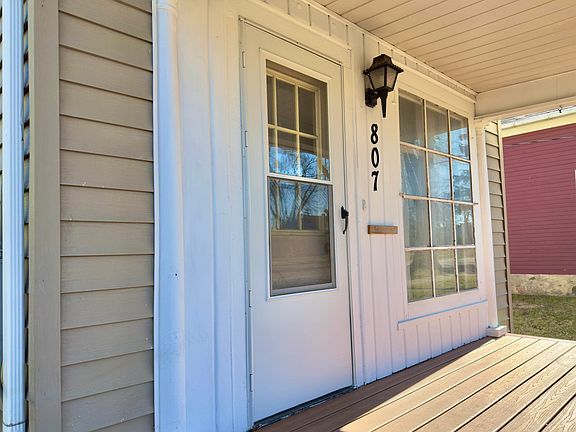4th image of 807 S Main St