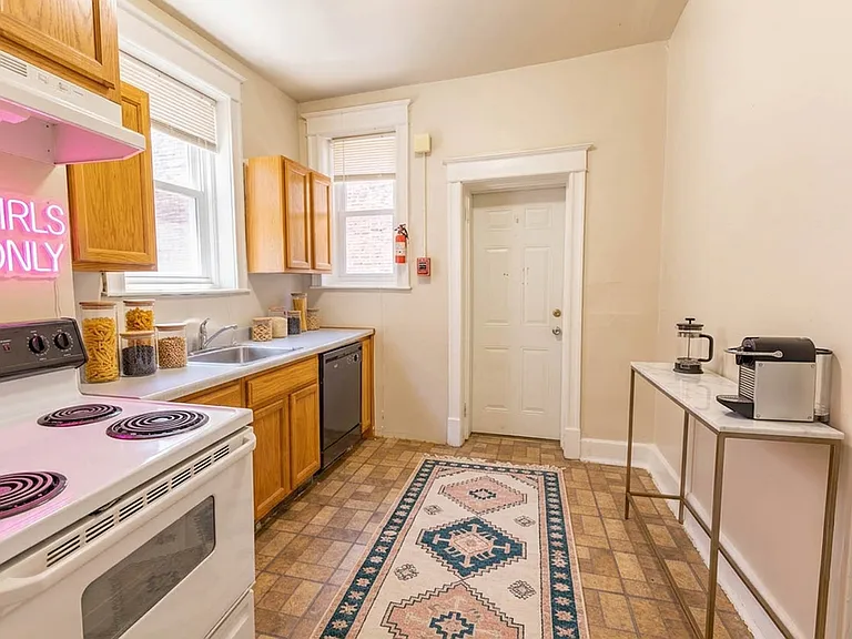 Pine Terrace B4 Kitchen