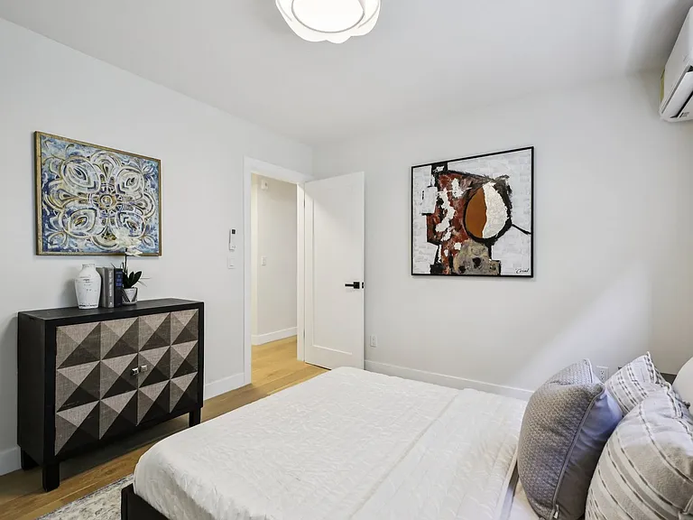 1824 Fairburn Ave — Photo 13