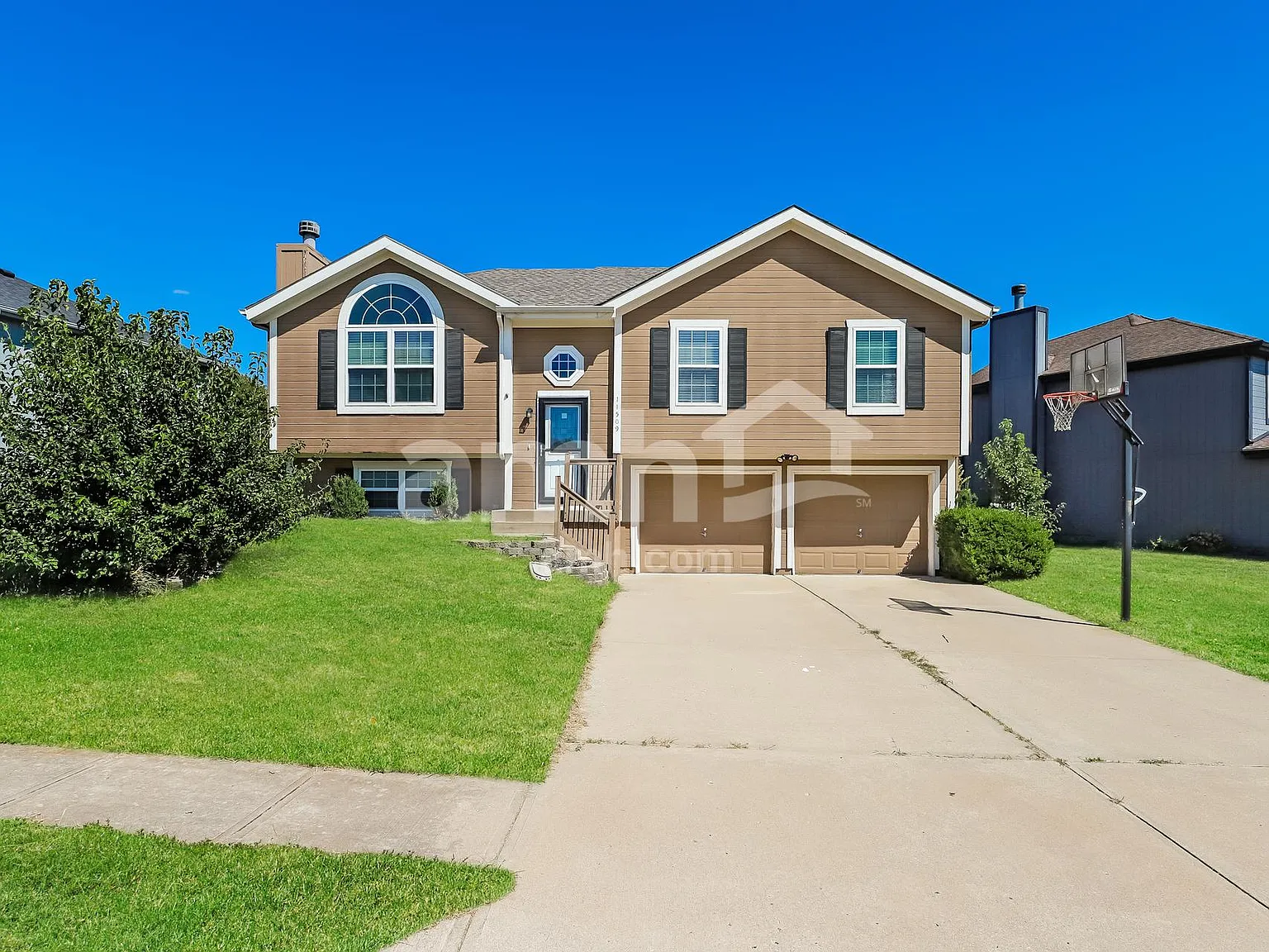 3 bed, 2.5 bath, 1606 sqft, $2,295 — Photo 1