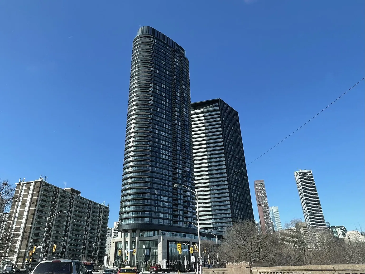 Via Bloor 2 — Photo 1