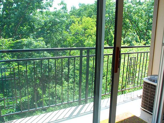2nd image of 5820 Oakwood Dr Unit 5D
