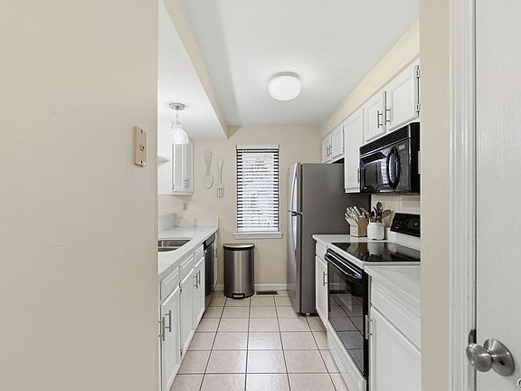 5th image of 8215 Beehive Cir