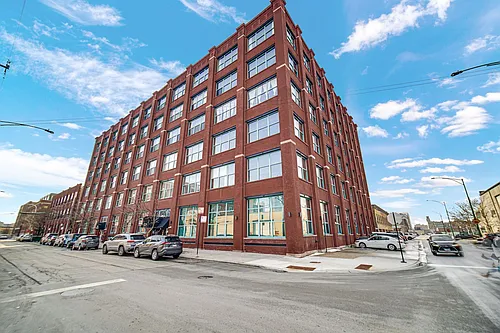 312 N May St Photo 1