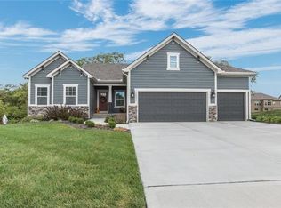 5650 Thousand Oaks Dr, Parkville, MO 64152