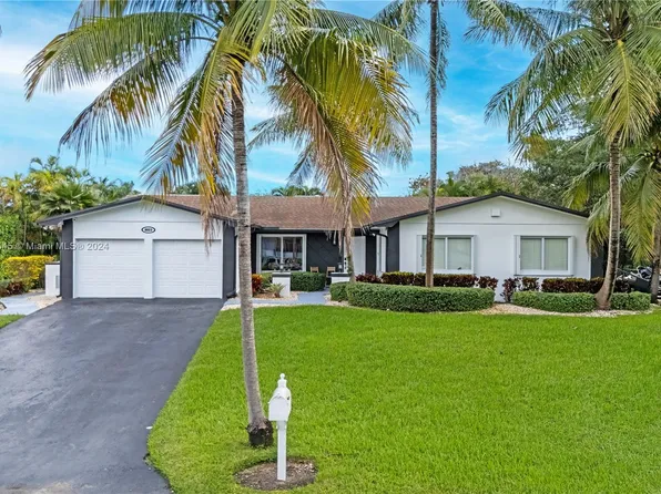 8823 SW 185th Ln, Cutler Bay, FL 33157