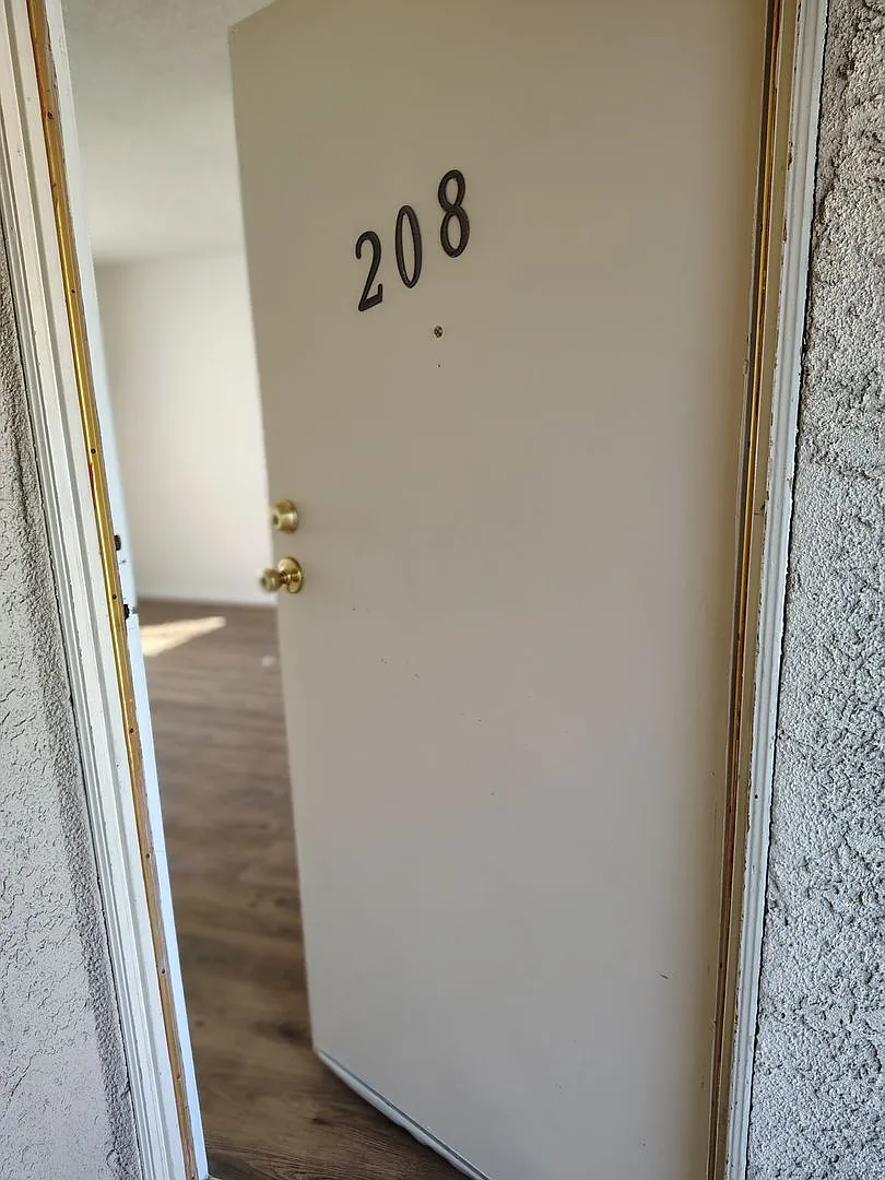 T and R Properties II — Photo 3