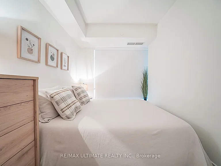 11 Yorkville Ave #1902 — Photo 19