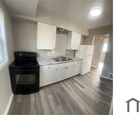 3 bed, 1000 sqft, $1,500 — Photo 2