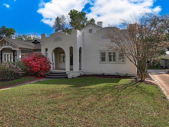 2nd image of 1440 Johns Road