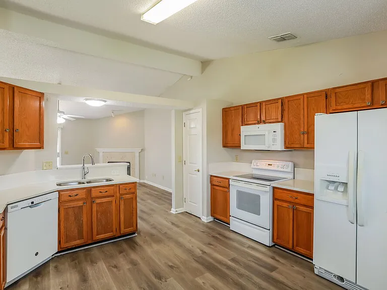 3183 Olde Sutton Parke Dr — Photo 8