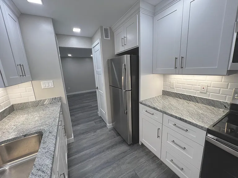 1147 Victoria Dr #B3 — Photo 13