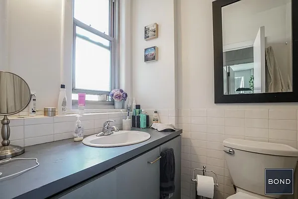 Rented by Bond New York | media 27