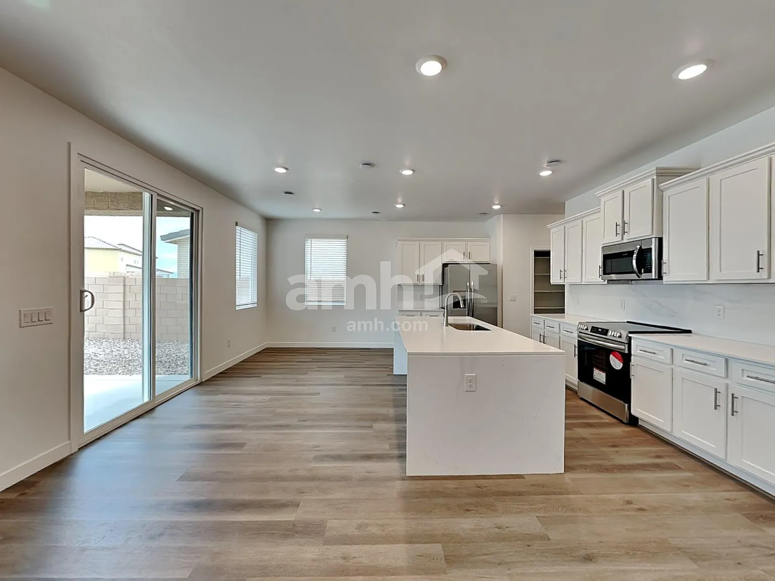 4 bed, 2.5 bath, 2169 sqft, $2,225 — Photo 3