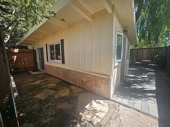 4th image of 6 Delmar Ct #B
