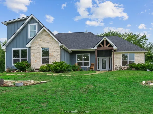 10856 Whispering Oaks Dr, Hearne, TX 77859