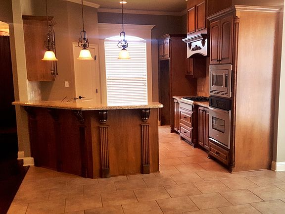 4th image of 426 Fair Oaks St