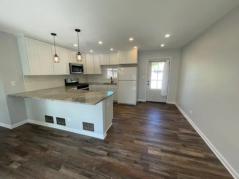 70 Walnut Ct — Photo 3