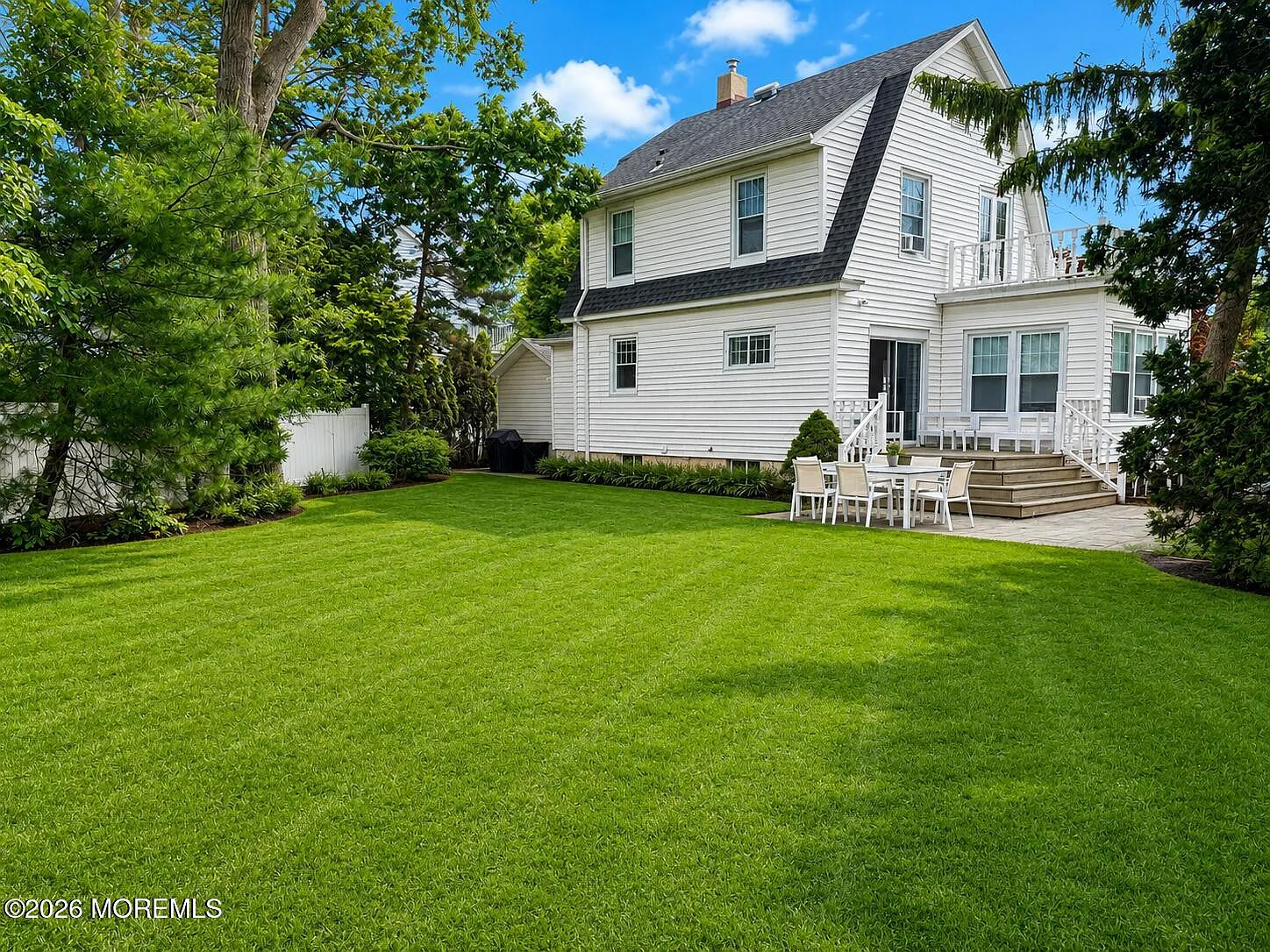 3 bed, 1337 sqft, $2,000 — Photo 2