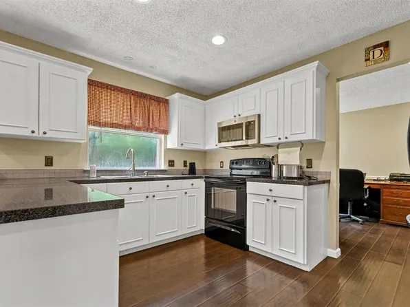 608 Nightshade Dr, Arlington, TX 76018