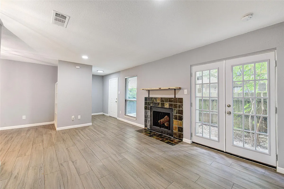 Building Photo - 3929 Tanglewilde St #3929