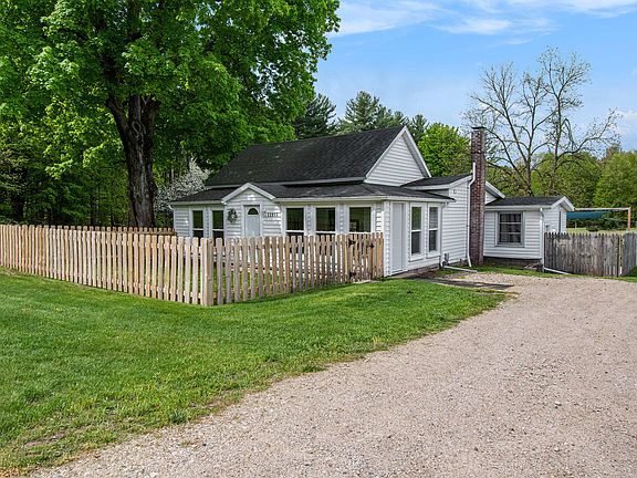 3rd image of 11855 Long Lake Dr