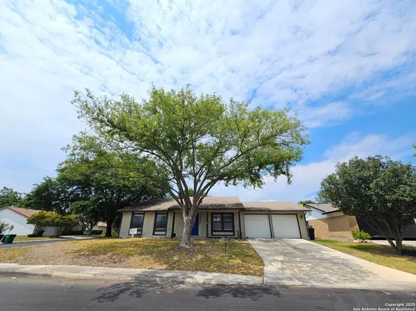 5303 Walnut Vista Dr, San Antonio, TX 78247