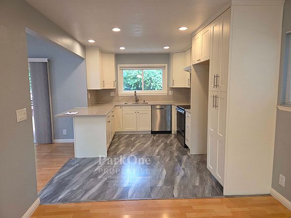 2nd image of 2720 Buena Vista Ave