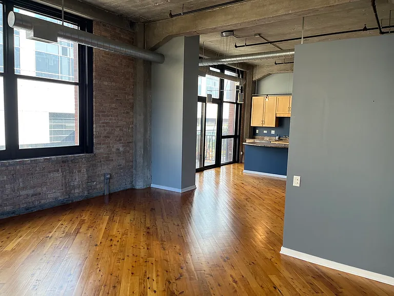 210 S Desplaines St #307 — Photo 5