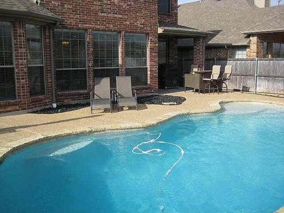 5th image of 606 Price Dr