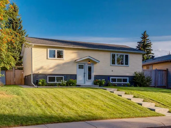 12164 NW Lake Michigan Rd SE, Calgary, AB T2J 3G3