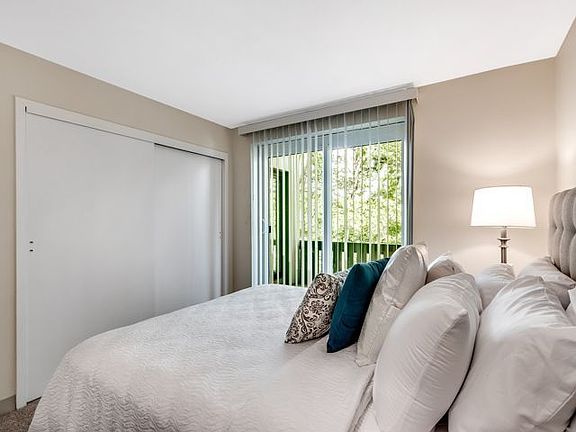 5th image of 100 Queen Anne Dr #8521