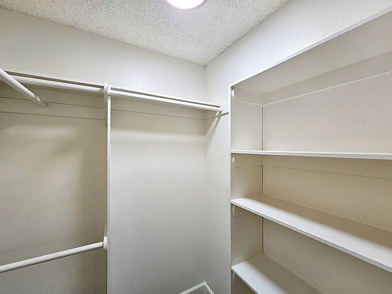 Lake Meadows Apartments — Photo 56