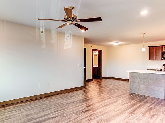 5th image of 596-598 N Hillcrest Pkwy #258