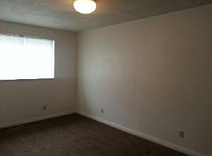 4th image of 1555 Garden Dr
