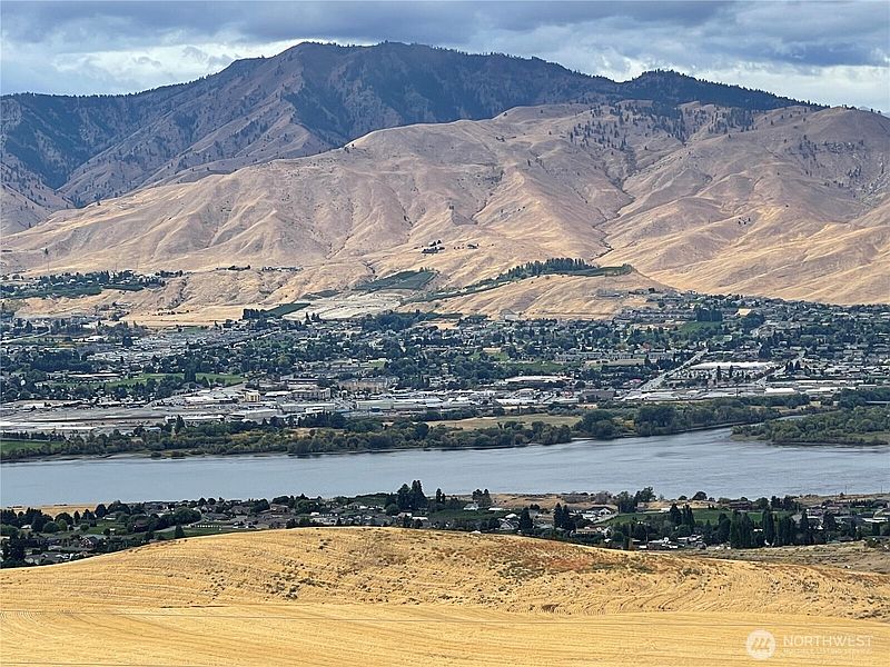 2nd image of 2025 Cougar Ridge Road