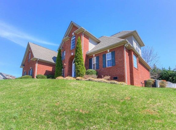 2nd image of 1626 Meadow Chase Ln