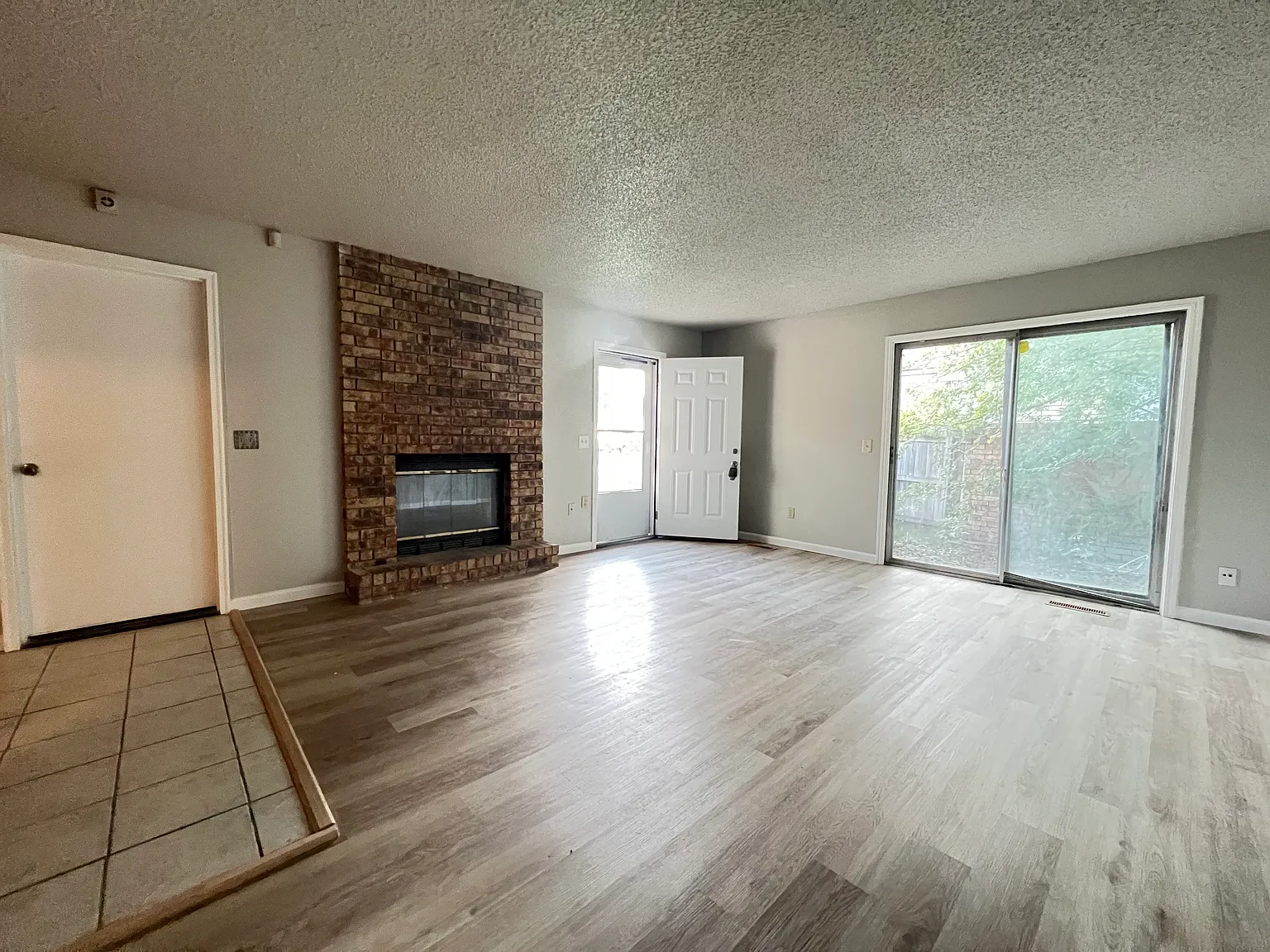 3 bed, 1250 sqft, $1,400 — Photo 2