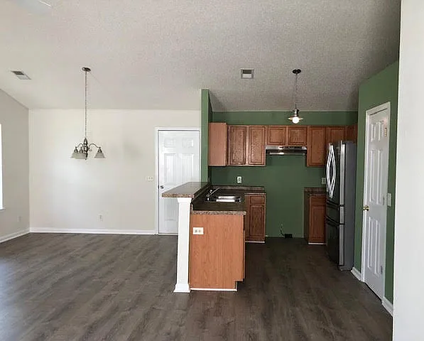 3 bed, 1205 sqft, $1,895 — Photo 4