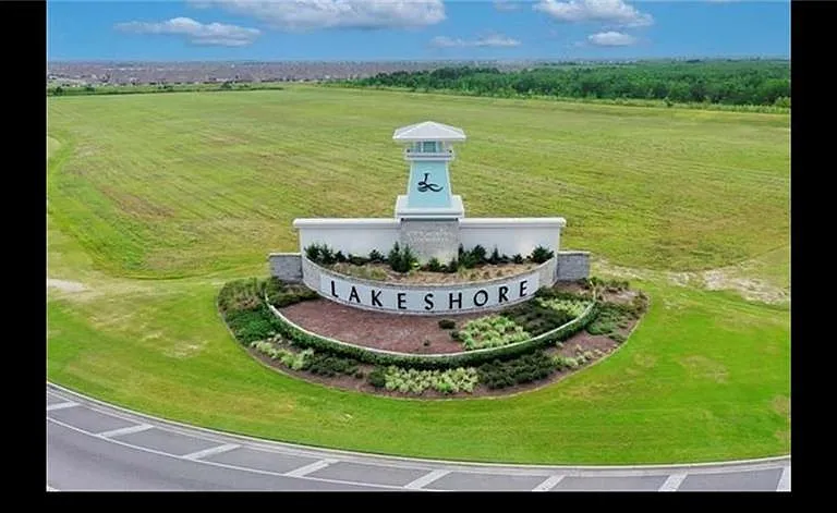 408 Lakeshore Vlg E — Photo 22
