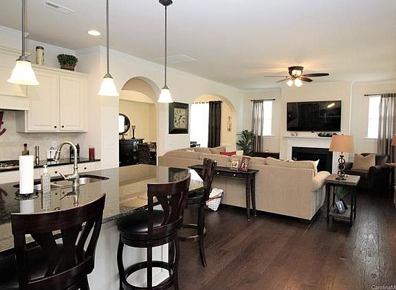 4th image of 185 Blossom Ridge Dr