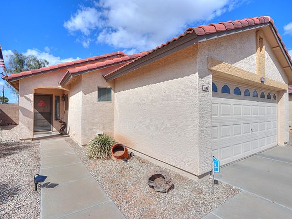2nd image of 1043 N Maria Ln