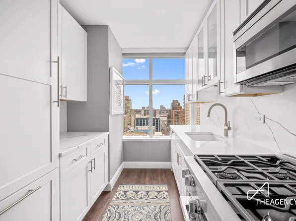 160 West 66th Street image 4 of 13