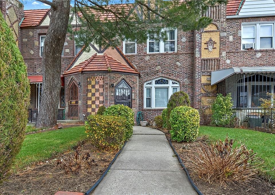 1st image of 11589 222nd St