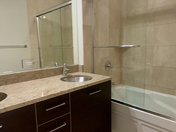 5th image of 914 W Superior St #1315