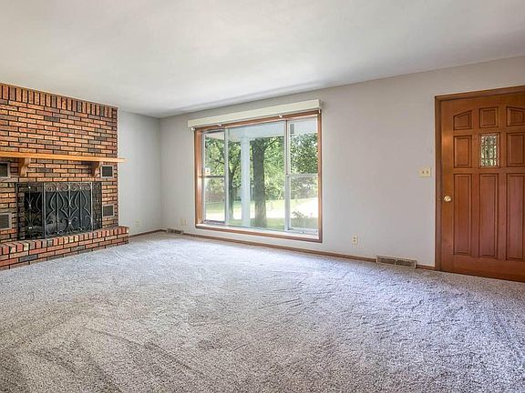 3rd image of 2126 Sunset Dr