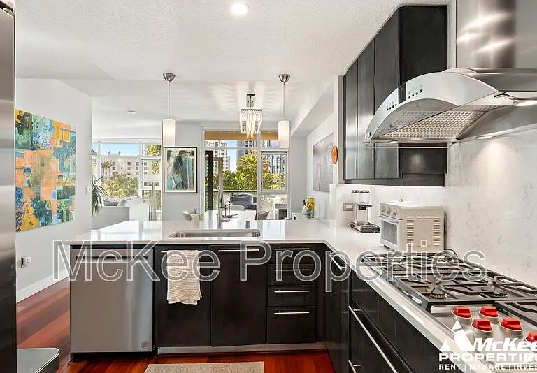 1199 Pacific Hwy #304 — Photo 3