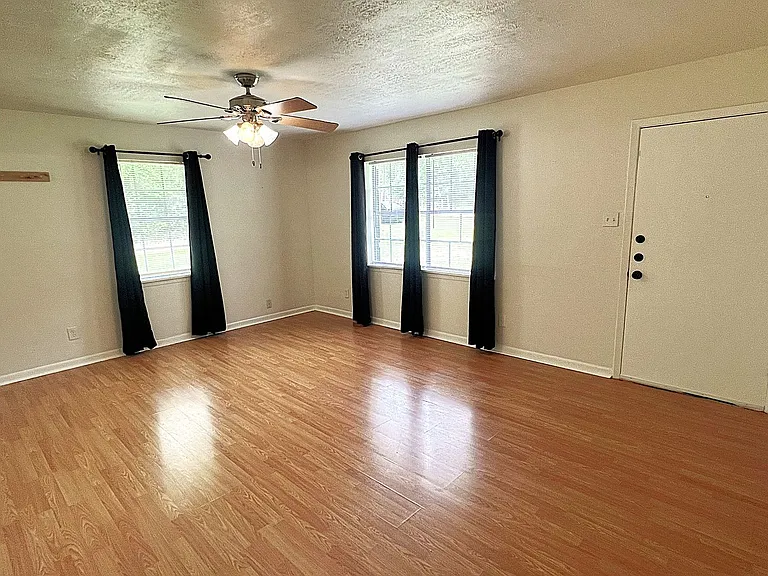 560 Beverly Dr — Photo 21