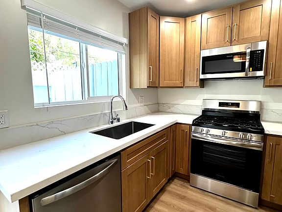 Brand new kitchen with high end cabnietry and all new appliances including dishwasher and high end fridge.